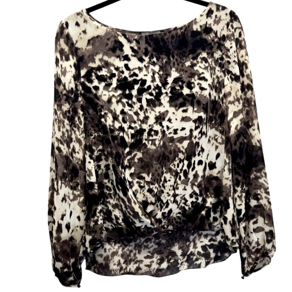 𝅺VINCE Camuto Semi Sheer Top Peplum Hem Silver Button Petite LARGE